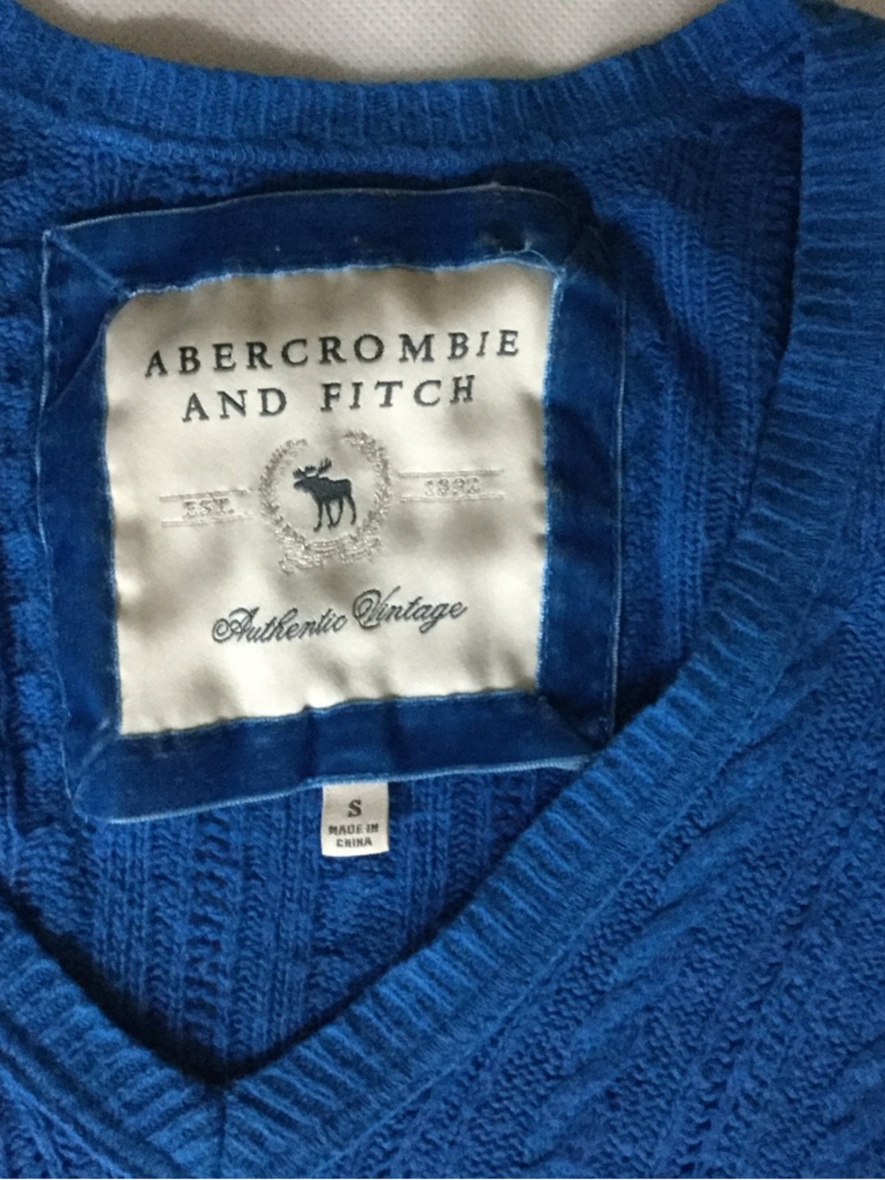 Abercrombie & Fitch Bright Blue Cable-Knit V-Neck Sweater - Picture 4 of 9